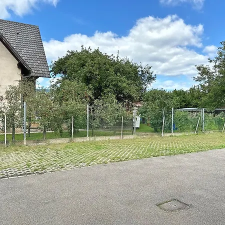 De 80 M2 Avec Grand Parking - Proche Pistes Cyclables *