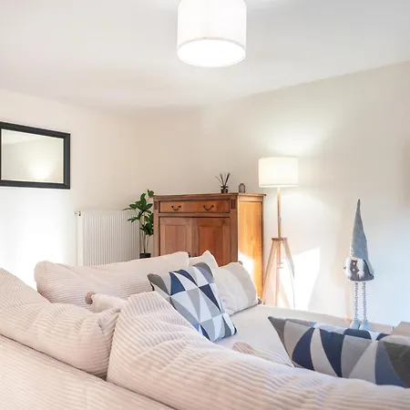 Easy Access With Spacious Private Parking & Near Scenic Bike Routes Appartement *