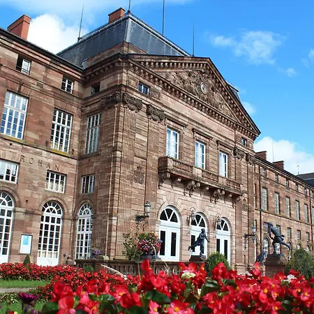 De 80 M2 Avec Grand Parking - Proche Pistes Cyclables