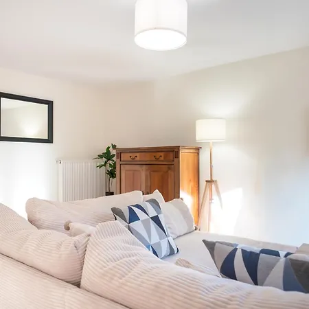 De 80 M2 Avec Grand Parking - Proche Pistes Cyclables Apartment